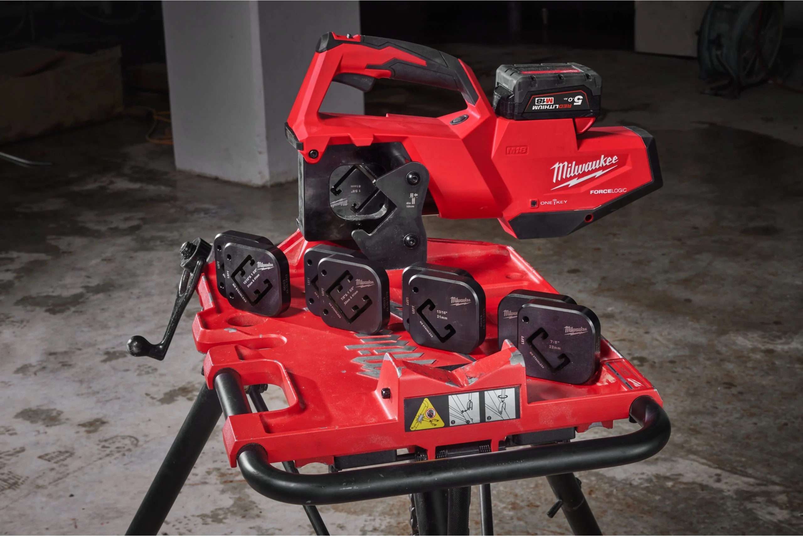 coupe-rail-de-supportage-milwaukee-m18-stso-0b